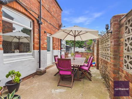6 bedroom Semi-detached house for sale in Victoria Road, Mablethorpe, LN12