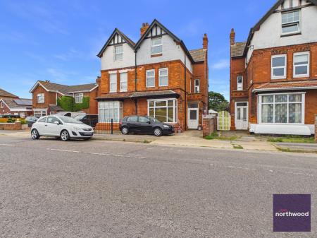 6 bedroom Semi-detached house for sale in Victoria Road, Mablethorpe, LN12