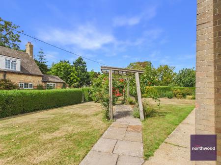 3 bedroom Detached bungalow for sale in Pinfold Lane, Alford, LN13