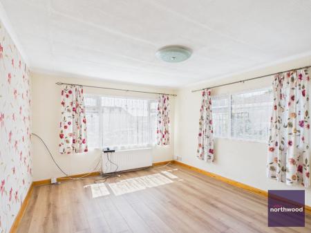 2 bedroom Park home for sale in Seahaven Springs, Mablethorpe, LN12