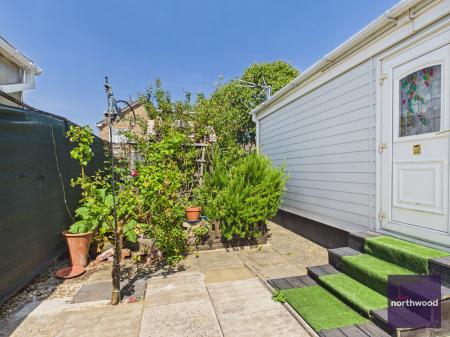 2 bedroom Park home for sale in Seahaven Springs, Mablethorpe, LN12