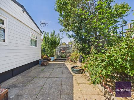 2 bedroom Park home for sale in Seahaven Springs, Mablethorpe, LN12