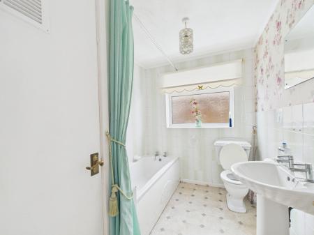 2 bedroom Detached bungalow for sale in Camelot Gardens, Sutton on Sea, LN12