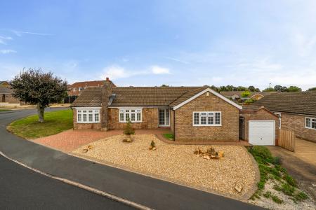 4 bedroom Bungalow for sale in Chichester Close, Grantham, NG31