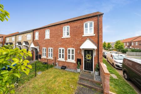 3 bedroom Semi-detached house for sale in Pitsford Close, Lincoln, LN5