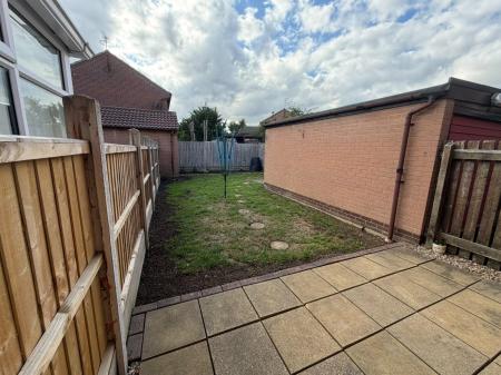 2 bedroom Semi-detached house to let in Hale Close, Lincoln, LN2
