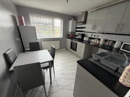 2 bedroom Flat to let in Redwood Drive, Waddington, Lincoln, LN5