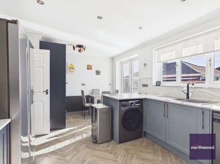 3 bedroom Detached bungalow for sale in Henshaw Avenue, Sutton on Sea, LN12
