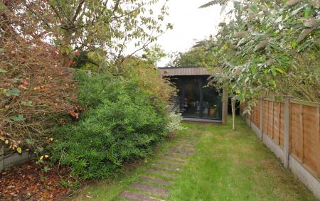 3 bedroom Terraced House for sale in Avenue Road, Ashby-De-La-Zouch, LE65