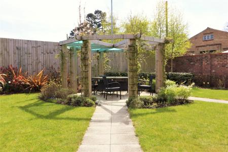 2 bedroom Ground floor flat for sale in Bainbridge Court, Ashby-De-La-Zouch, LE65