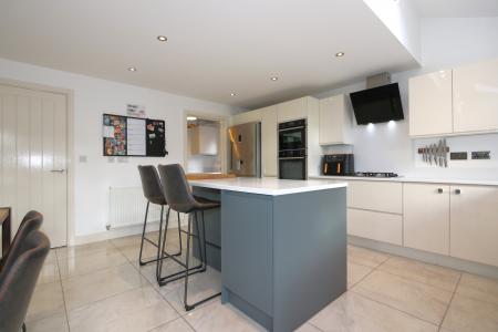 4 bedroom Detached house for sale in Bishop Hall Road, Ashby-De-La-Zouch, LE65