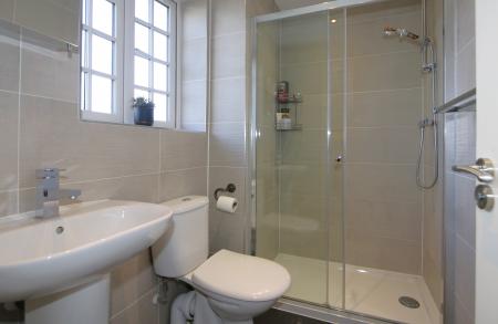 4 bedroom Detached house for sale in Bishop Hall Road, Ashby-De-La-Zouch, LE65