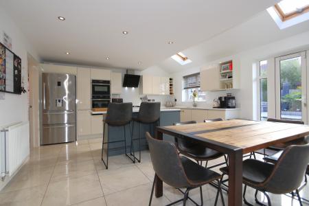 4 bedroom Detached house for sale in Bishop Hall Road, Ashby-De-La-Zouch, LE65