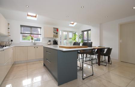 4 bedroom Detached house for sale in Bishop Hall Road, Ashby-De-La-Zouch, LE65