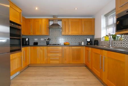 4 bedroom Semi-detached house for sale in Brooks Close, Donisthorpe, DE12