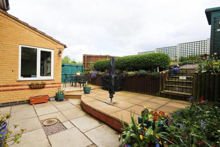 5 bedroom Detached house for sale in Buttercup Avenue, Donisthorpe, DE12