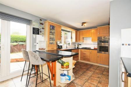 5 bedroom Detached house for sale in Buttercup Avenue, Donisthorpe, DE12