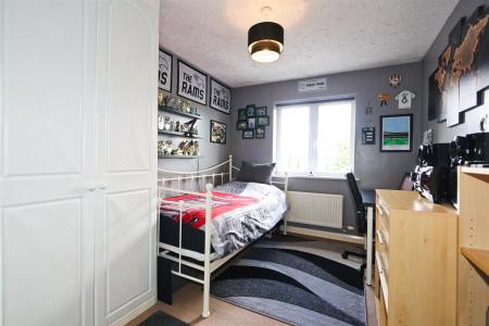 5 bedroom Detached house for sale in Buttercup Avenue, Donisthorpe, DE12