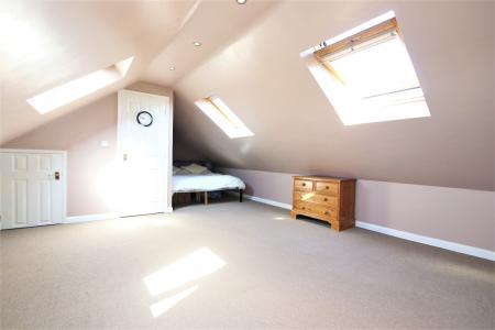 5 bedroom Detached house for sale in Buttercup Avenue, Donisthorpe, DE12