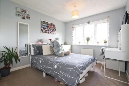 5 bedroom Detached house for sale in Buttercup Avenue, Donisthorpe, DE12