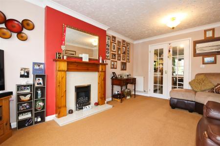 5 bedroom Detached house for sale in Buttercup Avenue, Donisthorpe, DE12