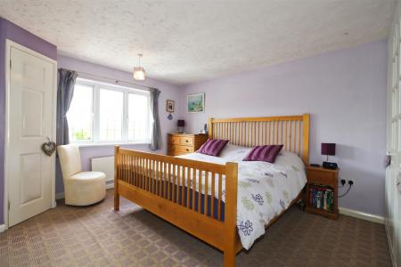 5 bedroom Detached house for sale in Buttercup Avenue, Donisthorpe, DE12