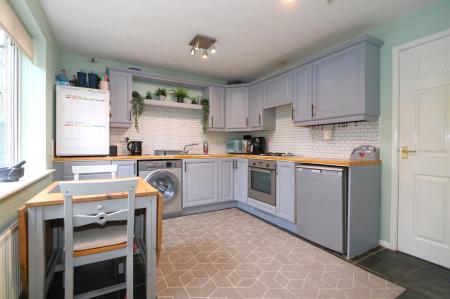 3 bedroom End of terrace house for sale in Buttercup Avenue, Donisthorpe, DE12