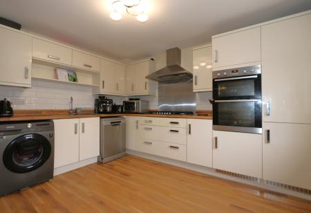 4 bedroom Detached house for sale in Cedric Drive, Ashby, Ashby-De-La-Zouch, LE65