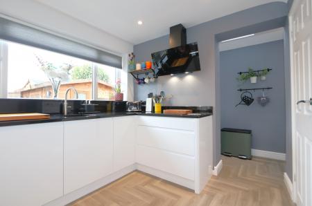 3 bedroom Semi-detached house for sale in Iveagh Close, Measham, DE12