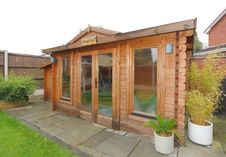 3 bedroom Semi-detached house for sale in Iveagh Close, Measham, DE12