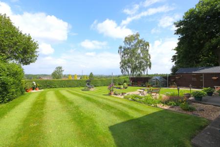 4 bedroom Detached house for sale in Loughborough Road, Coleorton, LE67