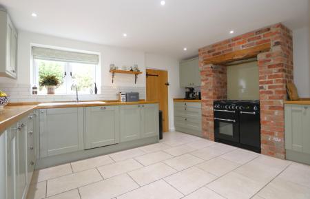 4 bedroom Detached house for sale in North Street, Melbourne, Melbourne, DE73