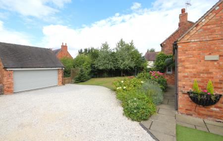 5 bedroom Barn Conversion for sale in Nottingham Road, Lount, Ashby-De-La-Zouch, LE65