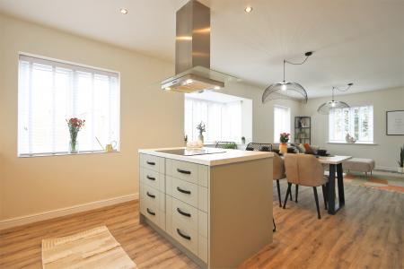 4 bedroom Detached house for sale in Redfern Road, Oakthorpe, DE12