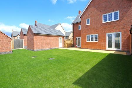 5 bedroom Detached house for sale in Redfern Road, Oakthorpe, DE12