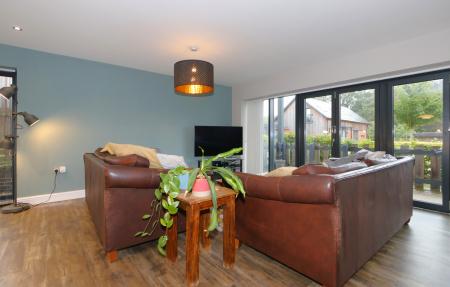 5 bedroom Detached house for sale in Stone Row Place, Moira, DE12