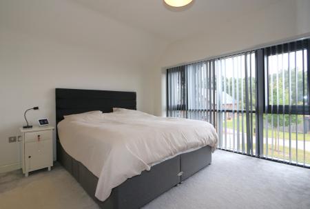 5 bedroom Detached house for sale in Stone Row Place, Moira, DE12