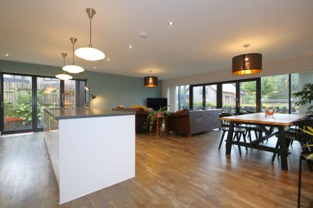 5 bedroom Detached house for sale in Stone Row Place, Moira, DE12