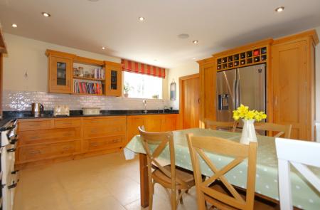 5 bedroom Detached house for sale in Woodhouses, Melbourne, DE73