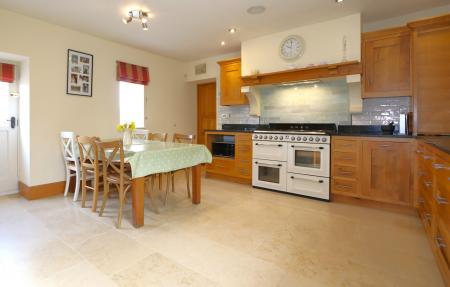 5 bedroom Detached house for sale in Woodhouses, Melbourne, DE73