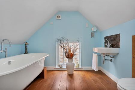 5 bedroom Detached house for sale in Woodhouses, Melbourne, DE73