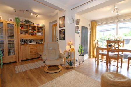 4 bedroom Semi-detached house for sale in Woodside, Ashby-De-La-Zouch, LE65