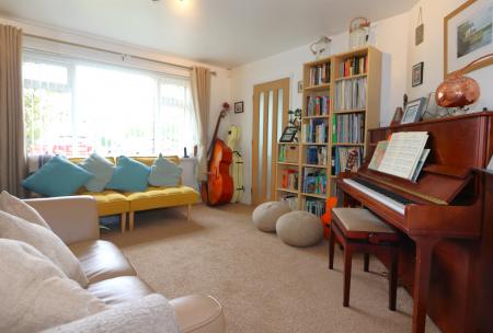 4 bedroom Semi-detached house for sale in Woodside, Ashby-De-La-Zouch, LE65