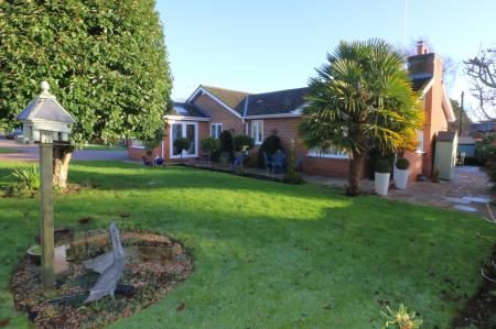 3 bedroom Bungalow for sale in Grange Close, Ticknall, DE73