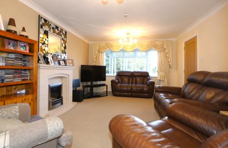 5 bedroom Detached house for sale in Hazel Close, Measham, DE12