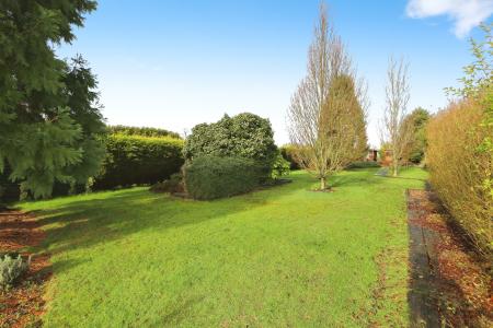 6 bedroom Detached house for sale in Leicester Road, New Packington, Ashby-De-La-Zouch, LE65