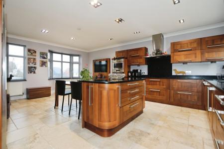 6 bedroom Detached house for sale in Leicester Road, New Packington, Ashby-De-La-Zouch, LE65