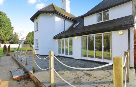 4 bedroom Detached house for sale in Park Lane, Derby, DE74