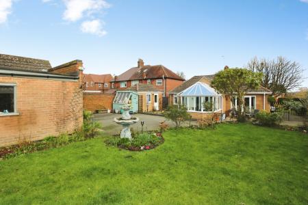 2 bedroom Bungalow for sale in Burton Road, Ashby-De-La-Zouch, LE65