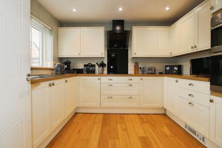 3 bedroom Semi-detached house for sale in Harrow Close, Ashby-De-La-Zouch, LE65